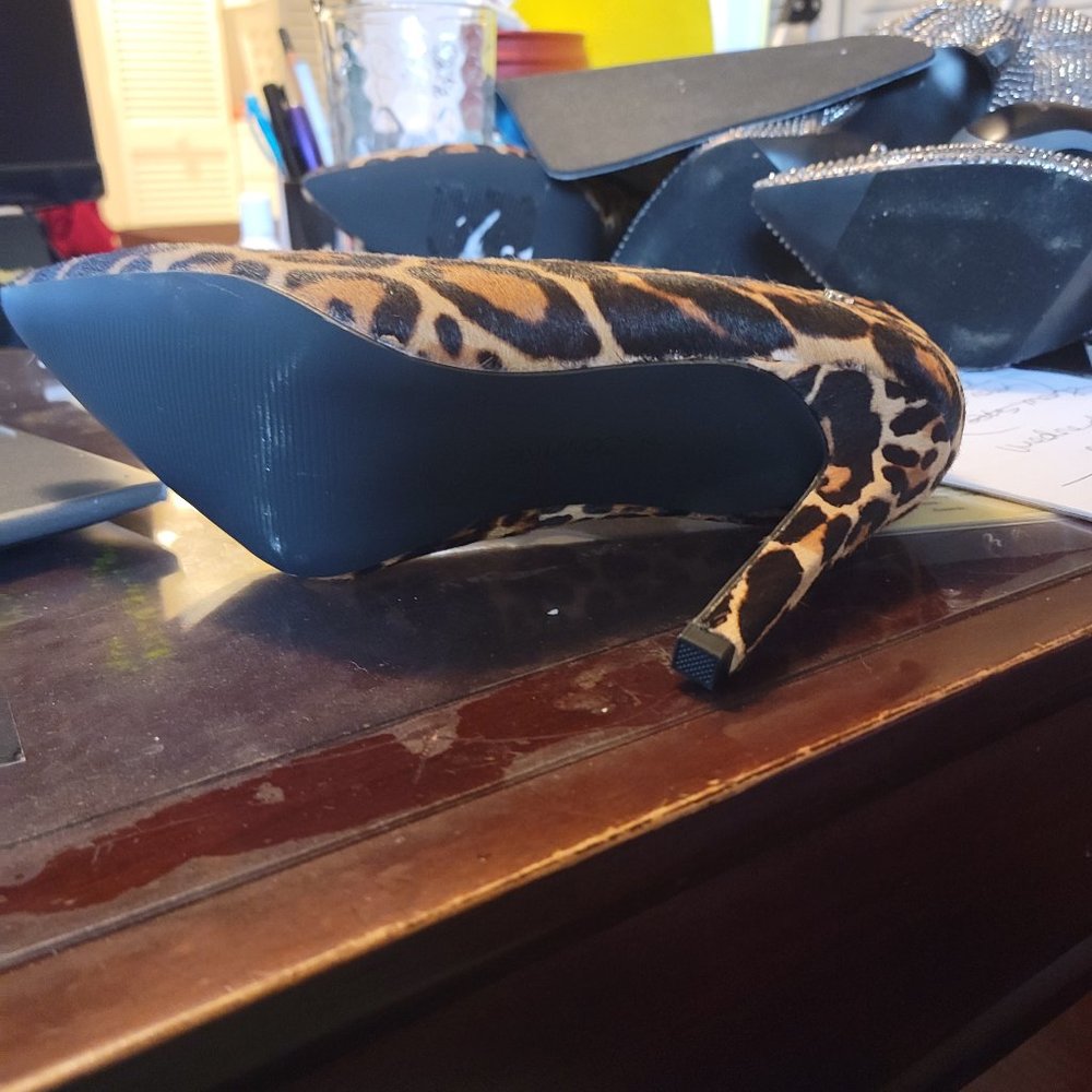 COPY - CALVIN KLEIN NEVER WORN PUMPS